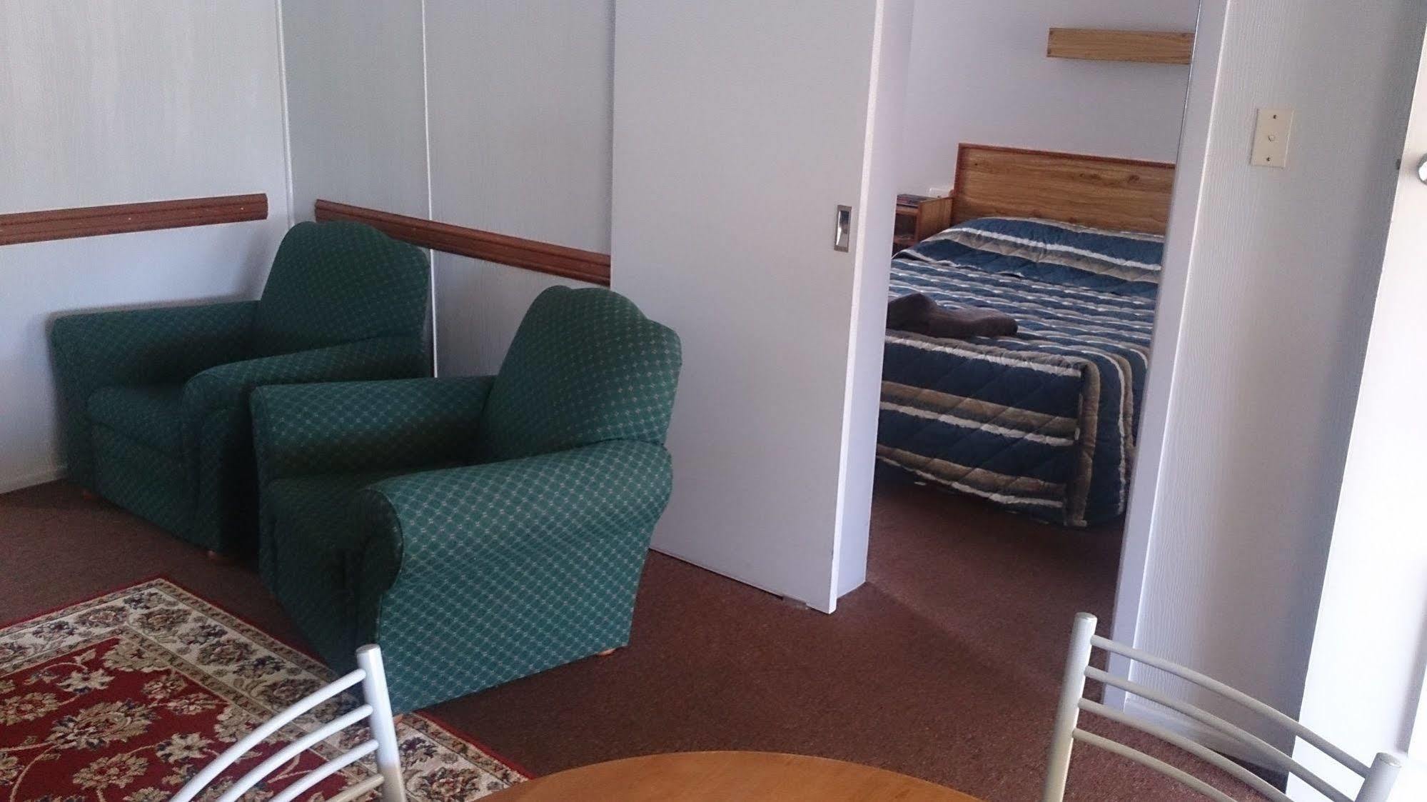 סטאנטהורפה Granite Belt Motel מראה חיצוני תמונה