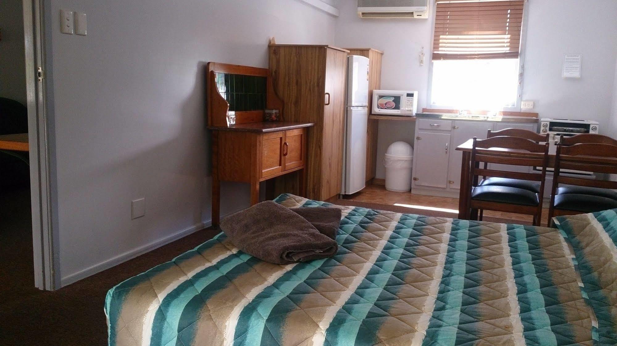 סטאנטהורפה Granite Belt Motel מראה חיצוני תמונה