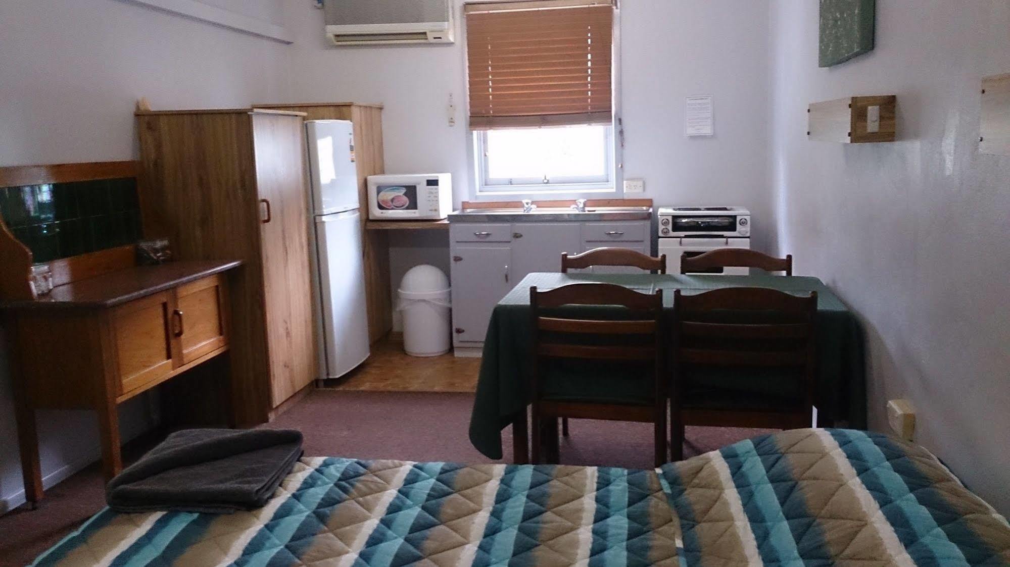 סטאנטהורפה Granite Belt Motel מראה חיצוני תמונה